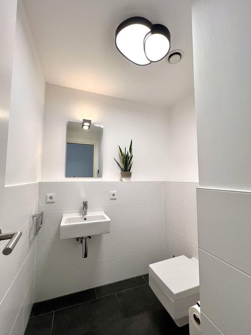 Prenájom bytu 2-izbový 79 m², Oskar-von-Miller-Str. 12, Frankfurt, Hesensko Prenájom bytu 2-izbový 79 m², Oskar-von-Miller-Str. 12, Frankfurt, Hesensko