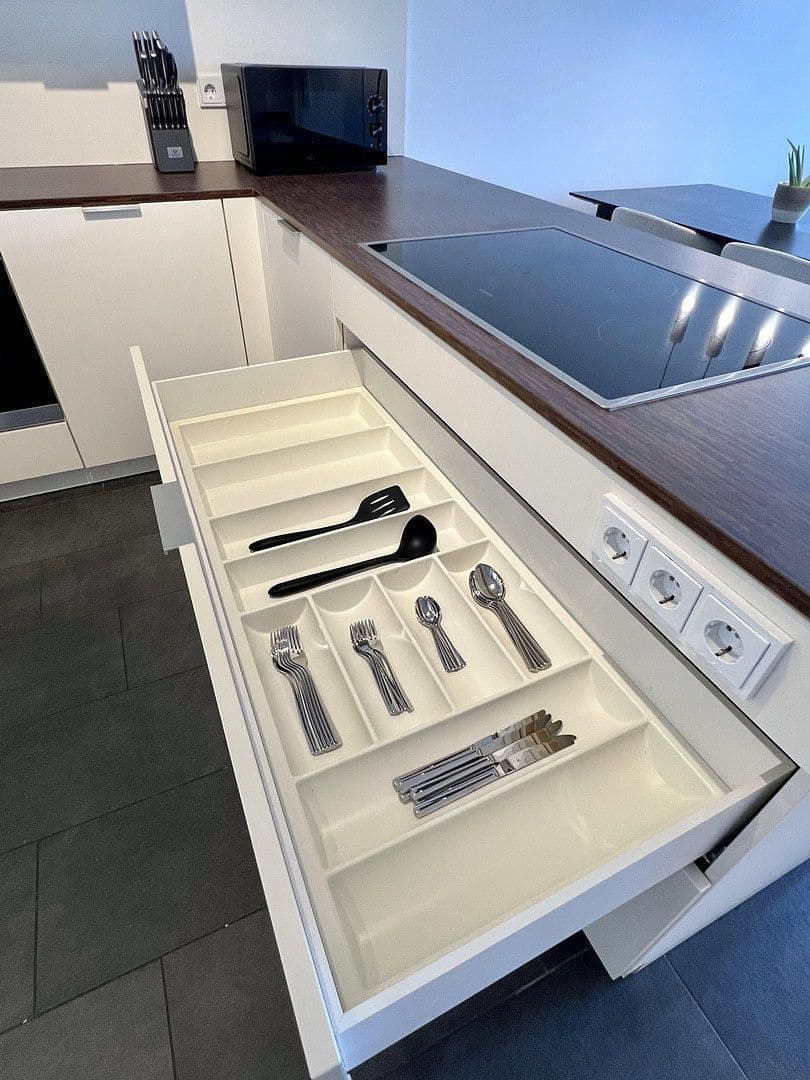 Prenájom bytu 2-izbový 79 m², Oskar-von-Miller-Str. 12, Frankfurt, Hesensko Prenájom bytu 2-izbový 79 m², Oskar-von-Miller-Str. 12, Frankfurt, Hesensko