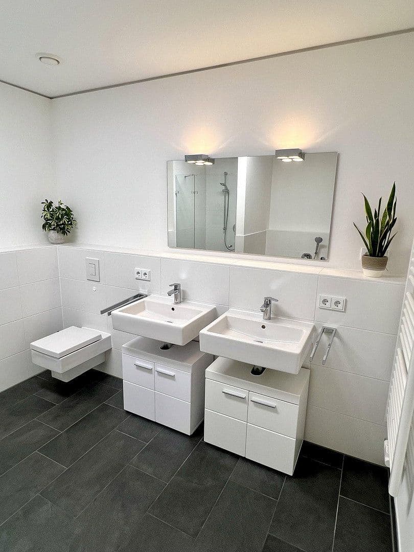 Prenájom bytu 2-izbový 79 m², Oskar-von-Miller-Str. 12, Frankfurt, Hesensko Prenájom bytu 2-izbový 79 m², Oskar-von-Miller-Str. 12, Frankfurt, Hesensko