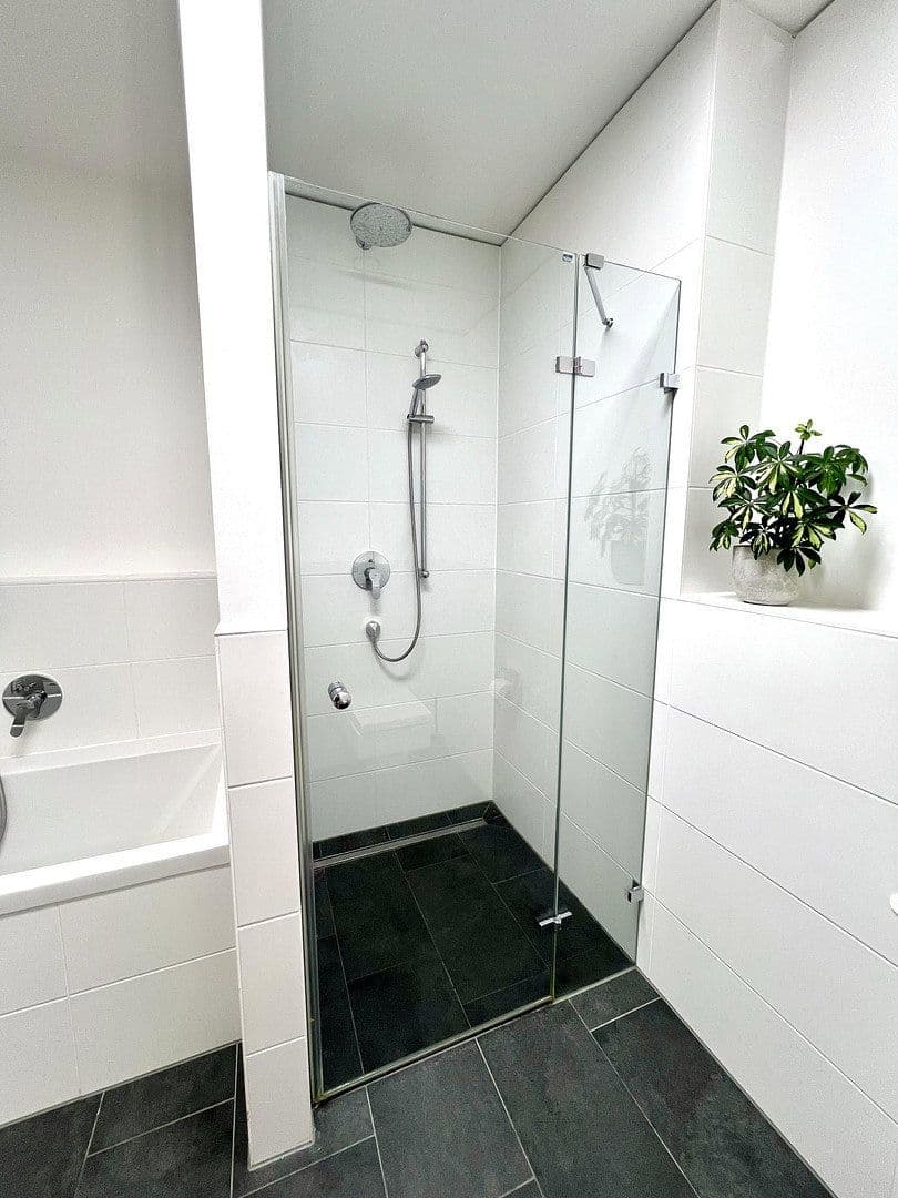 Prenájom bytu 2-izbový 79 m², Oskar-von-Miller-Str. 12, Frankfurt, Hesensko Prenájom bytu 2-izbový 79 m², Oskar-von-Miller-Str. 12, Frankfurt, Hesensko