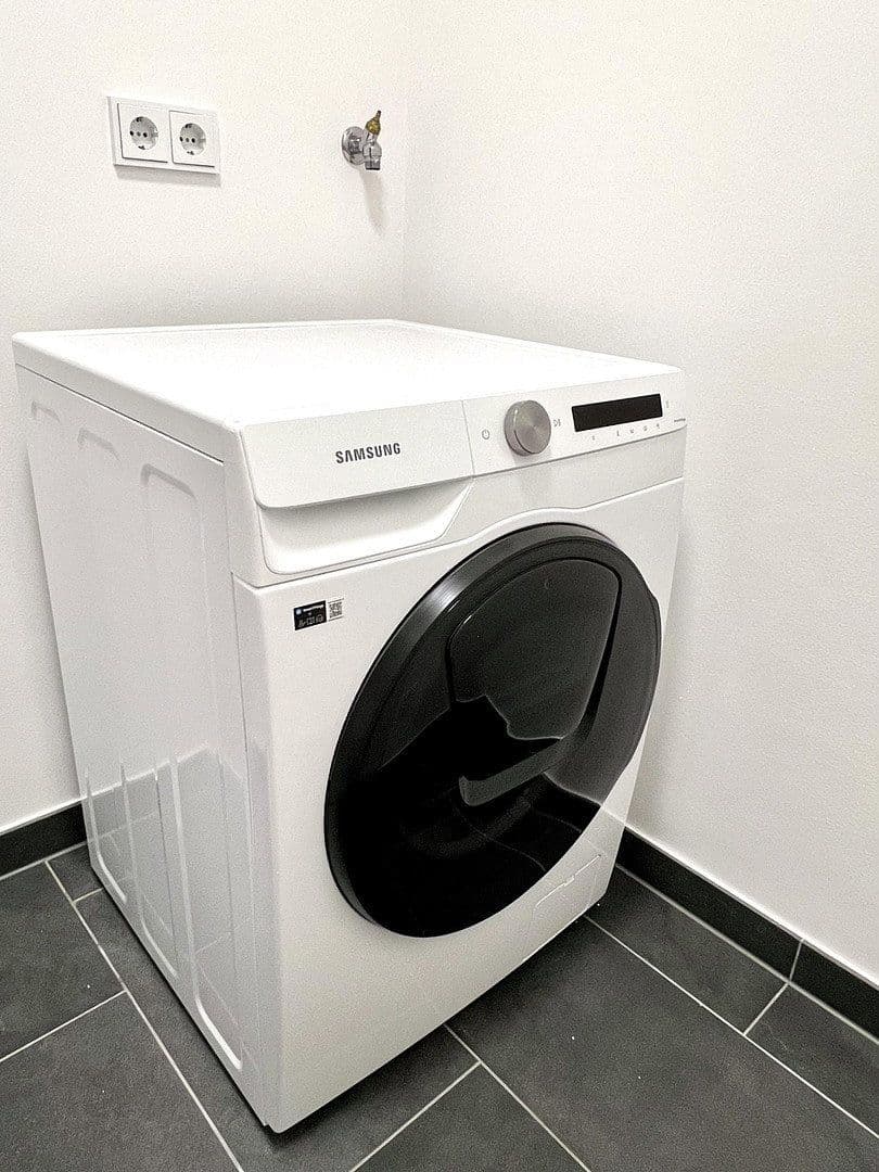 Prenájom bytu 2-izbový 79 m², Oskar-von-Miller-Str. 12, Frankfurt, Hesensko Prenájom bytu 2-izbový 79 m², Oskar-von-Miller-Str. 12, Frankfurt, Hesensko