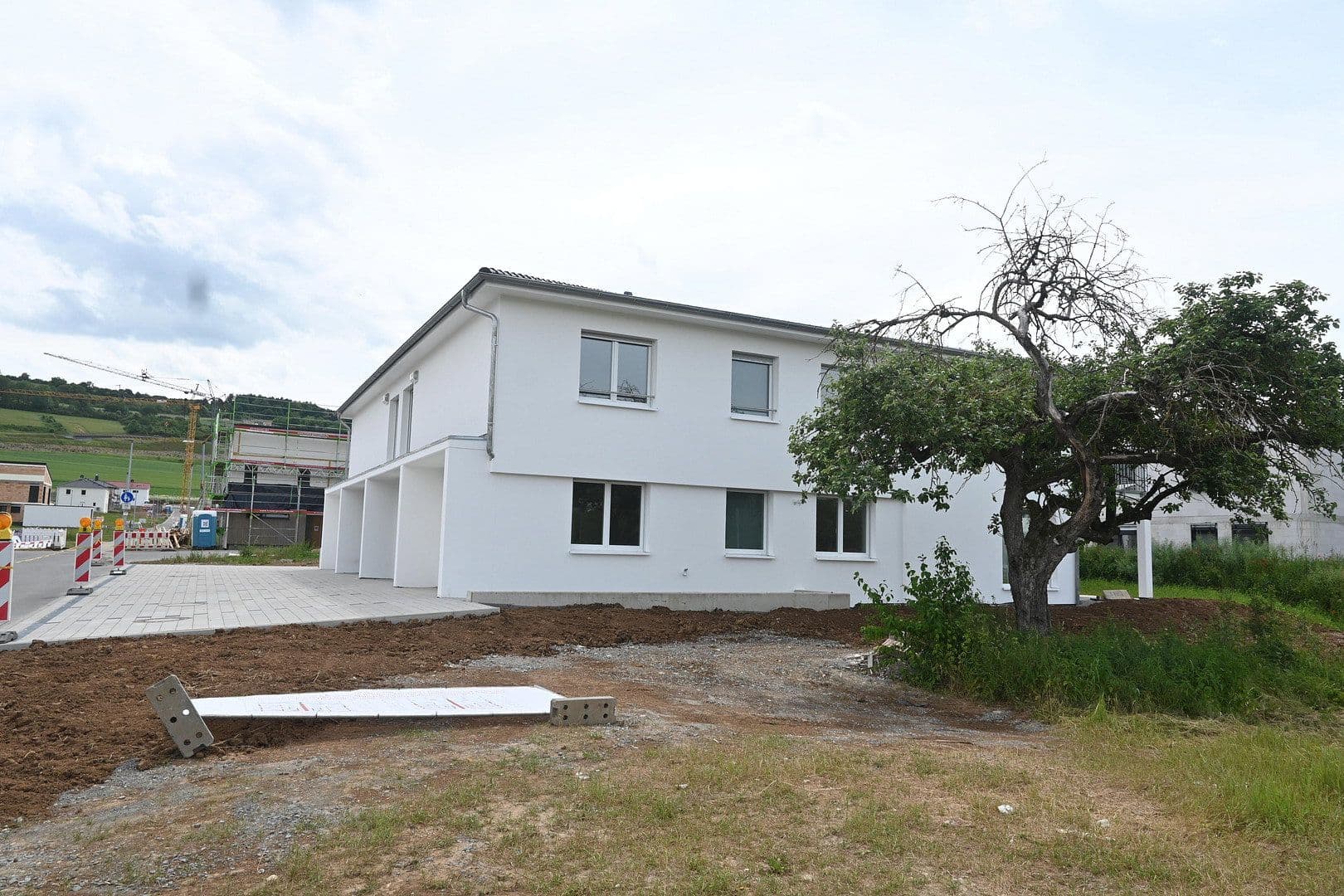 Prenájom bytu 3-izbový 127 m², Thomas-Schreiber-Weg 5 Wohnung oben, Bad Mergentheim, Bádensko-Wurttembersko Prenájom bytu 3-izbový 127 m², Thomas-Schreiber-Weg 5 Wohnung oben, Bad Mergentheim, Bádensko-Wurttembersko