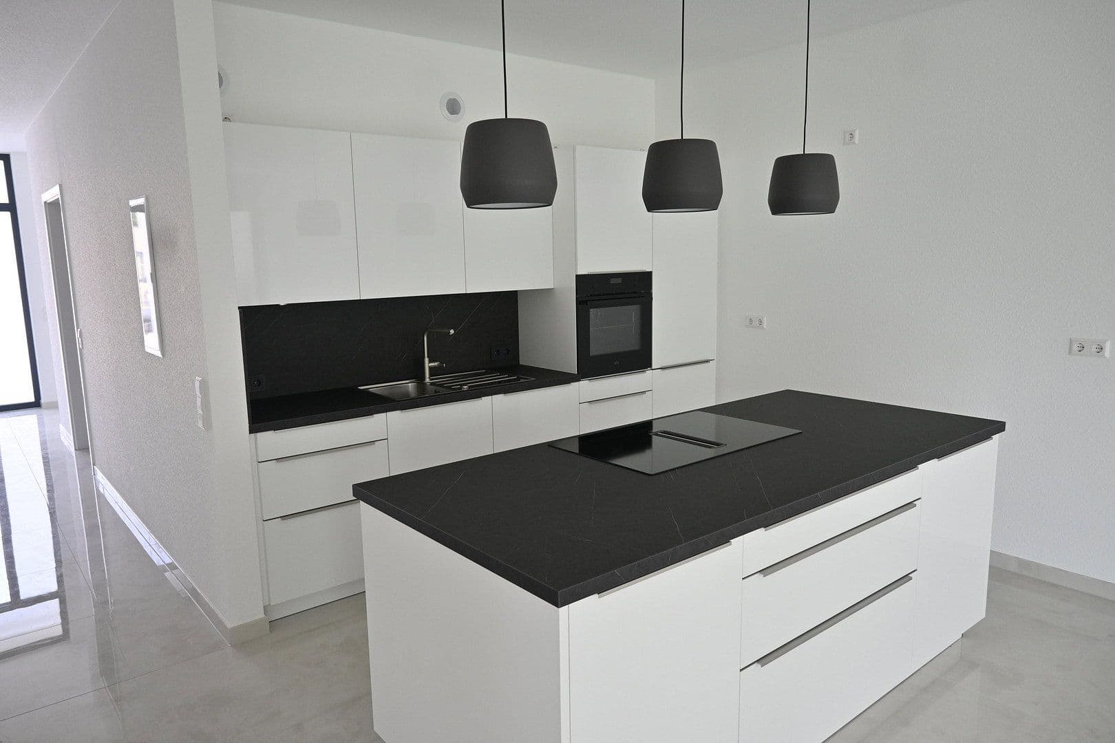 Prenájom bytu 3-izbový 127 m², Thomas-Schreiber-Weg 5 Wohnung oben, Bad Mergentheim, Bádensko-Wurttembersko Prenájom bytu 3-izbový 127 m², Thomas-Schreiber-Weg 5 Wohnung oben, Bad Mergentheim, Bádensko-Wurttembersko