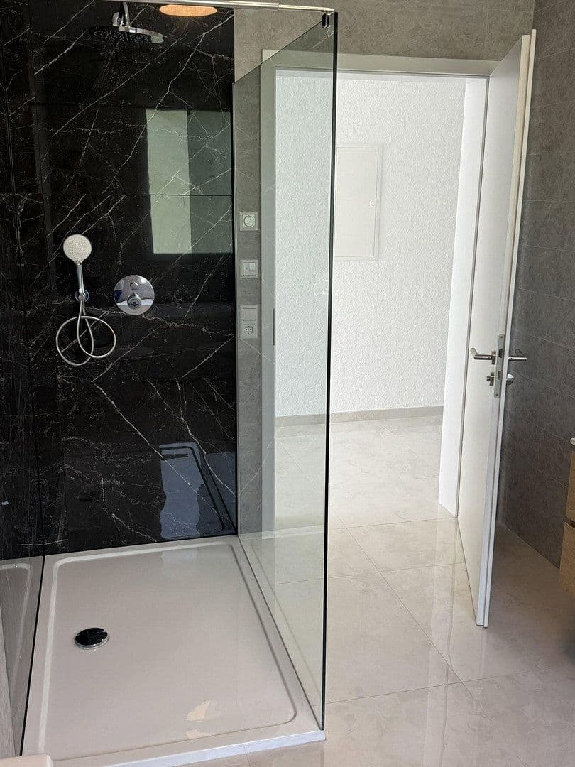 Prenájom bytu 3-izbový 127 m², Thomas-Schreiber-Weg 5 Wohnung oben, Bad Mergentheim, Bádensko-Wurttembersko Prenájom bytu 3-izbový 127 m², Thomas-Schreiber-Weg 5 Wohnung oben, Bad Mergentheim, Bádensko-Wurttembersko