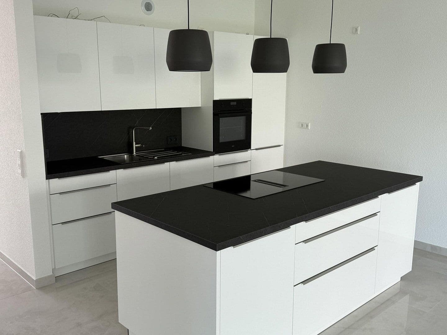 Prenájom bytu 3-izbový 127 m², Thomas-Schreiber-Weg 5 Wohnung oben, Bad Mergentheim, Bádensko-Wurttembersko Prenájom bytu 3-izbový 127 m², Thomas-Schreiber-Weg 5 Wohnung oben, Bad Mergentheim, Bádensko-Wurttembersko