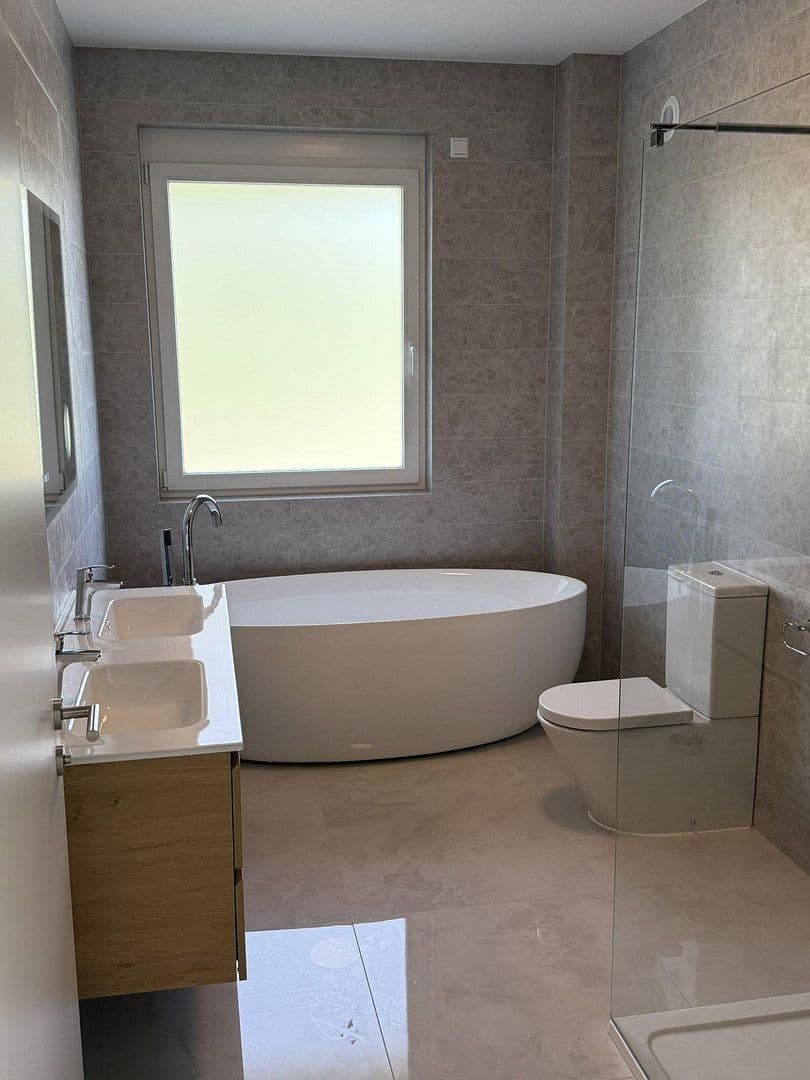 Prenájom bytu 3-izbový 127 m², Thomas-Schreiber-Weg 5 Wohnung oben, Bad Mergentheim, Bádensko-Wurttembersko Prenájom bytu 3-izbový 127 m², Thomas-Schreiber-Weg 5 Wohnung oben, Bad Mergentheim, Bádensko-Wurttembersko