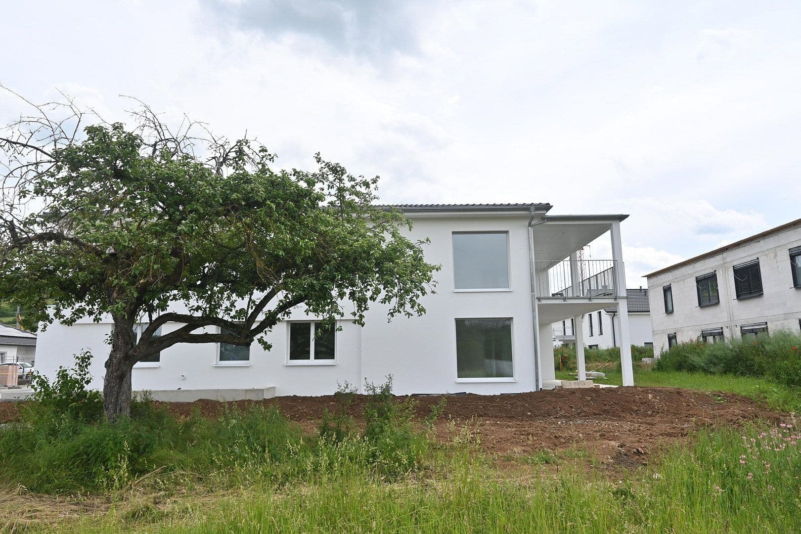 Prenájom bytu 3-izbový 127 m², Thomas-Schreiber-Weg 5 Wohnung oben, Bad Mergentheim, Bádensko-Wurttembersko Prenájom bytu 3-izbový 127 m², Thomas-Schreiber-Weg 5 Wohnung oben, Bad Mergentheim, Bádensko-Wurttembersko