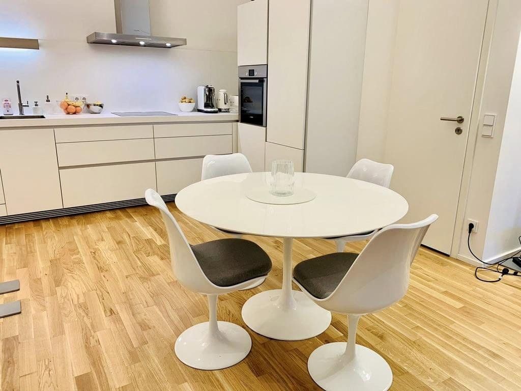 Prenájom bytu 2-izbový 70 m², Frankfurt, Hesensko Prenájom bytu 2-izbový 70 m², Frankfurt, Hesensko