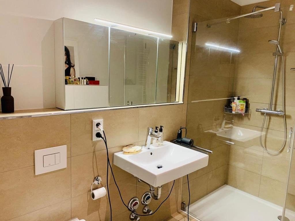 Prenájom bytu 2-izbový 70 m², Frankfurt, Hesensko Prenájom bytu 2-izbový 70 m², Frankfurt, Hesensko
