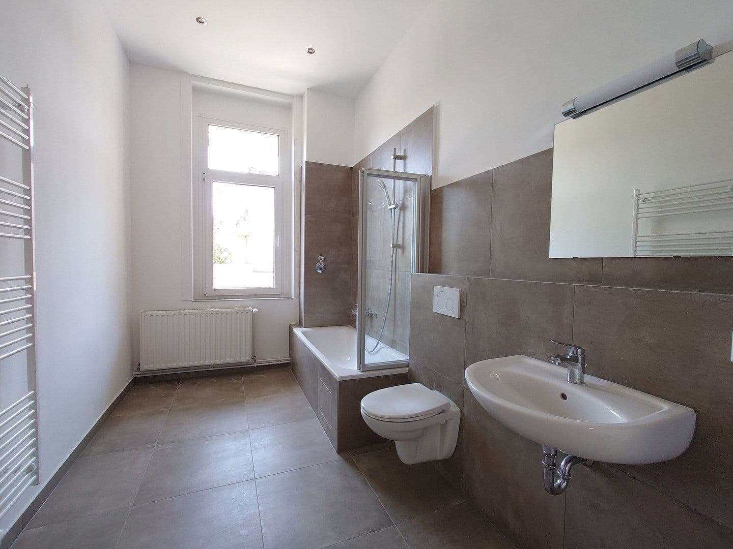 Prenájom bytu 3-izbový 100 m², Gerberstr. 16, Hannover, Dolné Sasko Prenájom bytu 3-izbový 100 m², Gerberstr. 16, Hannover, Dolné Sasko