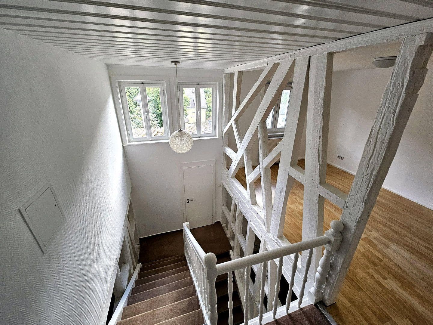 Prenájom bytu 4-izbový 145 m², Schlangenbad, Hesensko Prenájom bytu 4-izbový 145 m², Schlangenbad, Hesensko