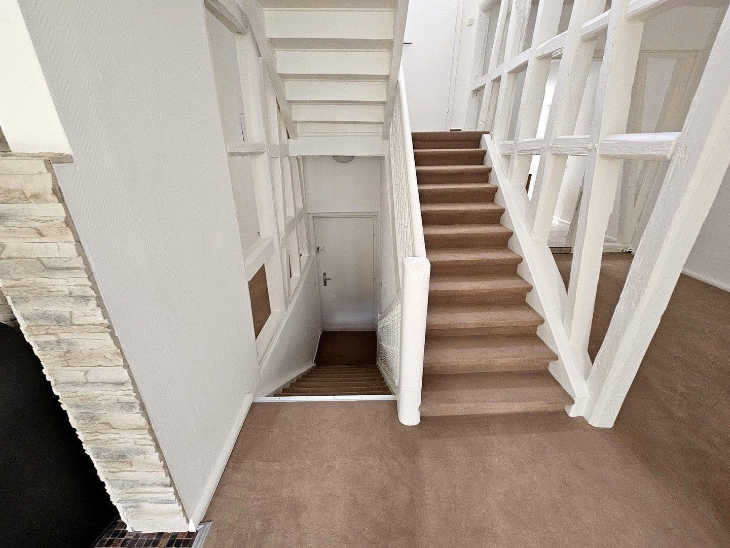 Prenájom bytu 4-izbový 145 m², Schlangenbad, Hesensko Prenájom bytu 4-izbový 145 m², Schlangenbad, Hesensko