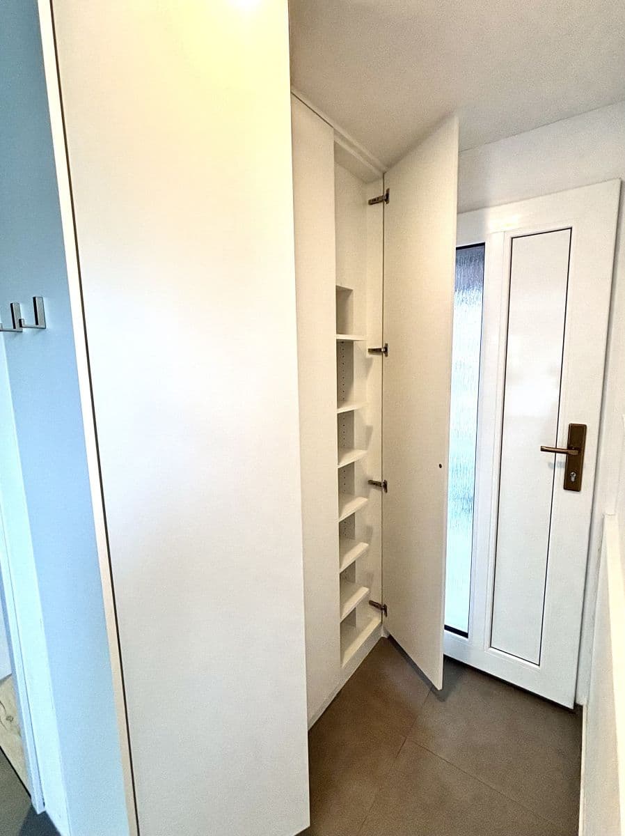 Prenájom bytu 40 m², Mezihorská, Praha, Praha Prenájom bytu 40 m², Mezihorská, Praha, Praha