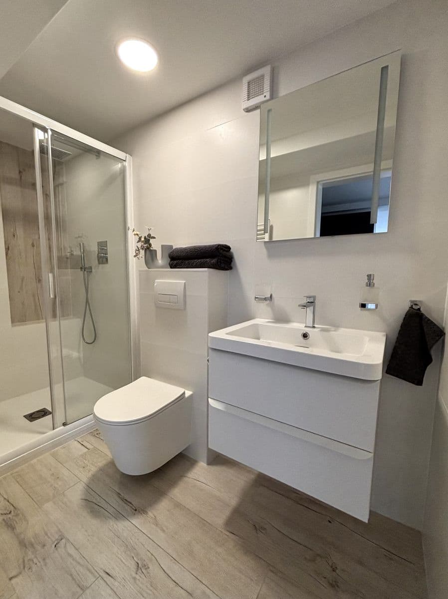 Prenájom bytu 40 m², Mezihorská, Praha, Praha Prenájom bytu 40 m², Mezihorská, Praha, Praha