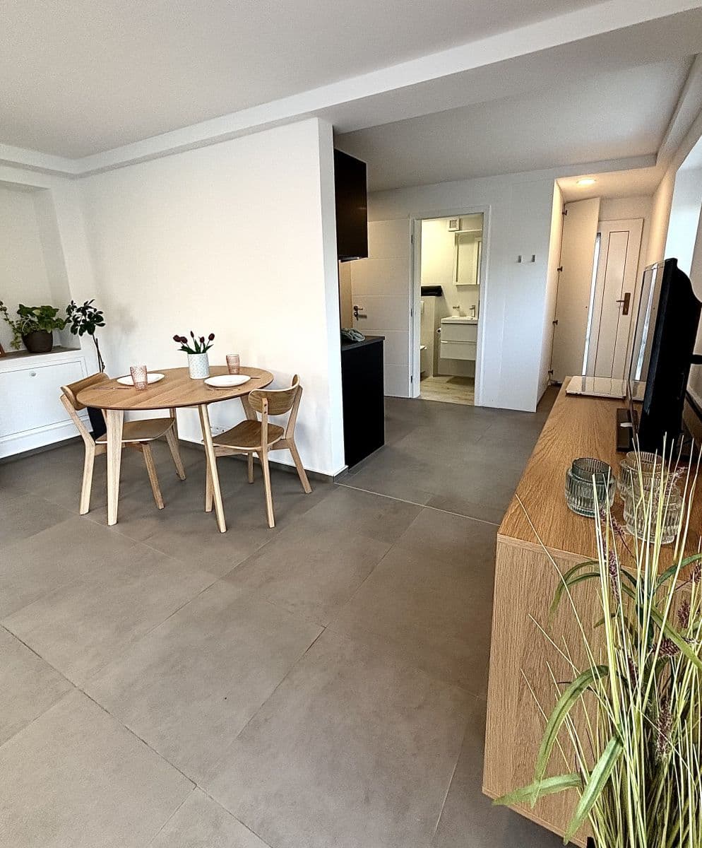 Prenájom bytu 40 m², Mezihorská, Praha, Praha Prenájom bytu 40 m², Mezihorská, Praha, Praha