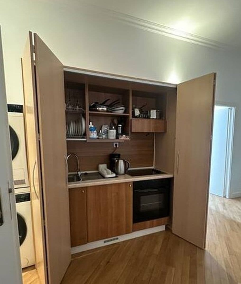 Prenájom bytu 75 m², Vlašská, Praha, Praha Prenájom bytu 75 m², Vlašská, Praha, Praha