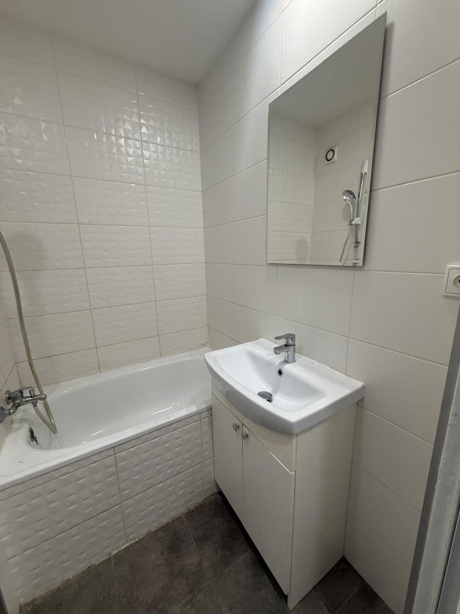 Prenájom bytu 1-izbový 39 m², Jizerská, Jablonec nad Nisou, Liberecký kraj Prenájom bytu 1-izbový 39 m², Jizerská, Jablonec nad Nisou, Liberecký kraj
