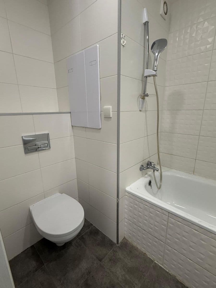 Prenájom bytu 1-izbový 39 m², Jizerská, Jablonec nad Nisou, Liberecký kraj Prenájom bytu 1-izbový 39 m², Jizerská, Jablonec nad Nisou, Liberecký kraj