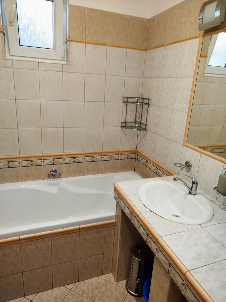 Prenájom bytu 3-izbový 65 m², Za Mosty, Praha, Praha Prenájom bytu 3-izbový 65 m², Za Mosty, Praha, Praha