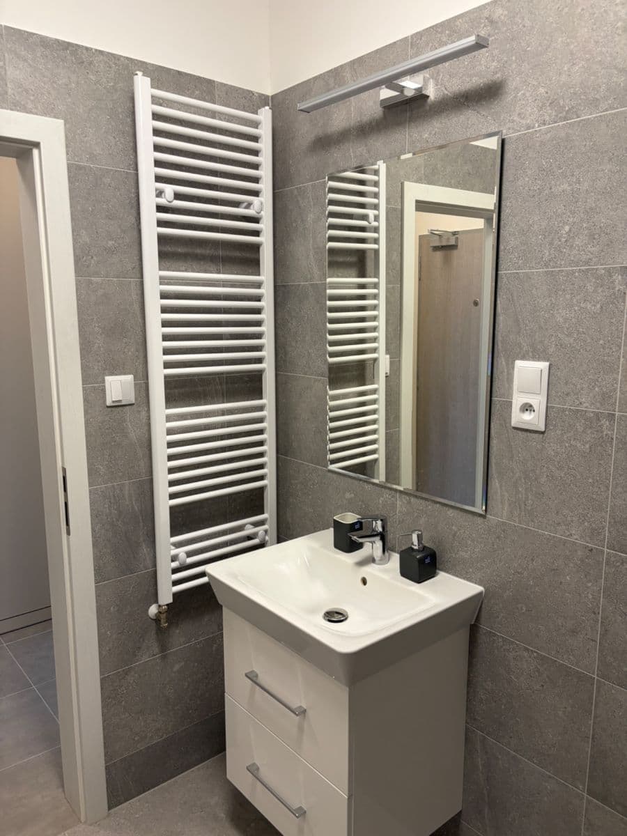 Prenájom bytu 1-izbový 33 m², Gerstelova, Praha, Praha Prenájom bytu 1-izbový 33 m², Gerstelova, Praha, Praha