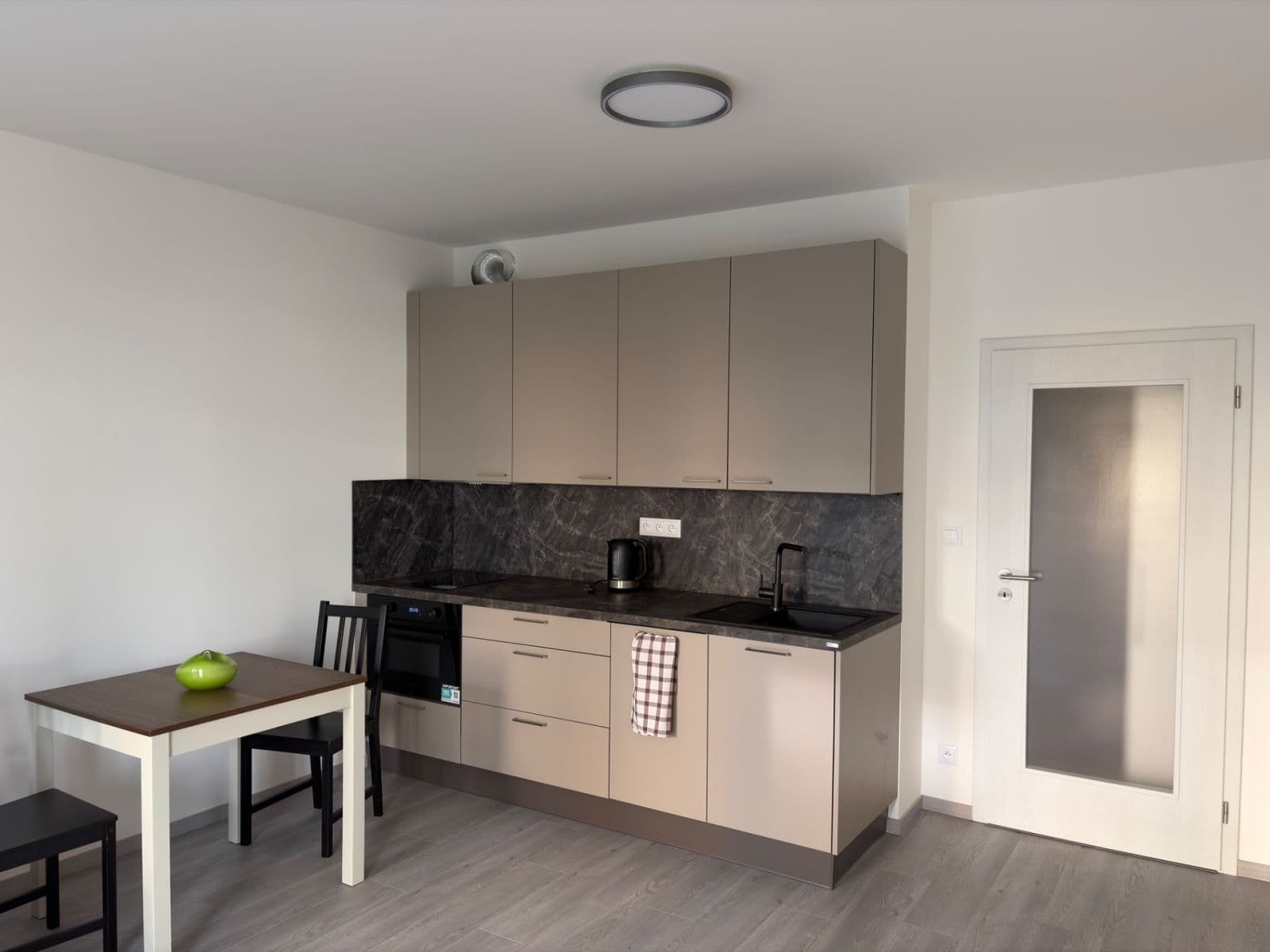 Prenájom bytu 1-izbový 33 m², Gerstelova, Praha, Praha Prenájom bytu 1-izbový 33 m², Gerstelova, Praha, Praha