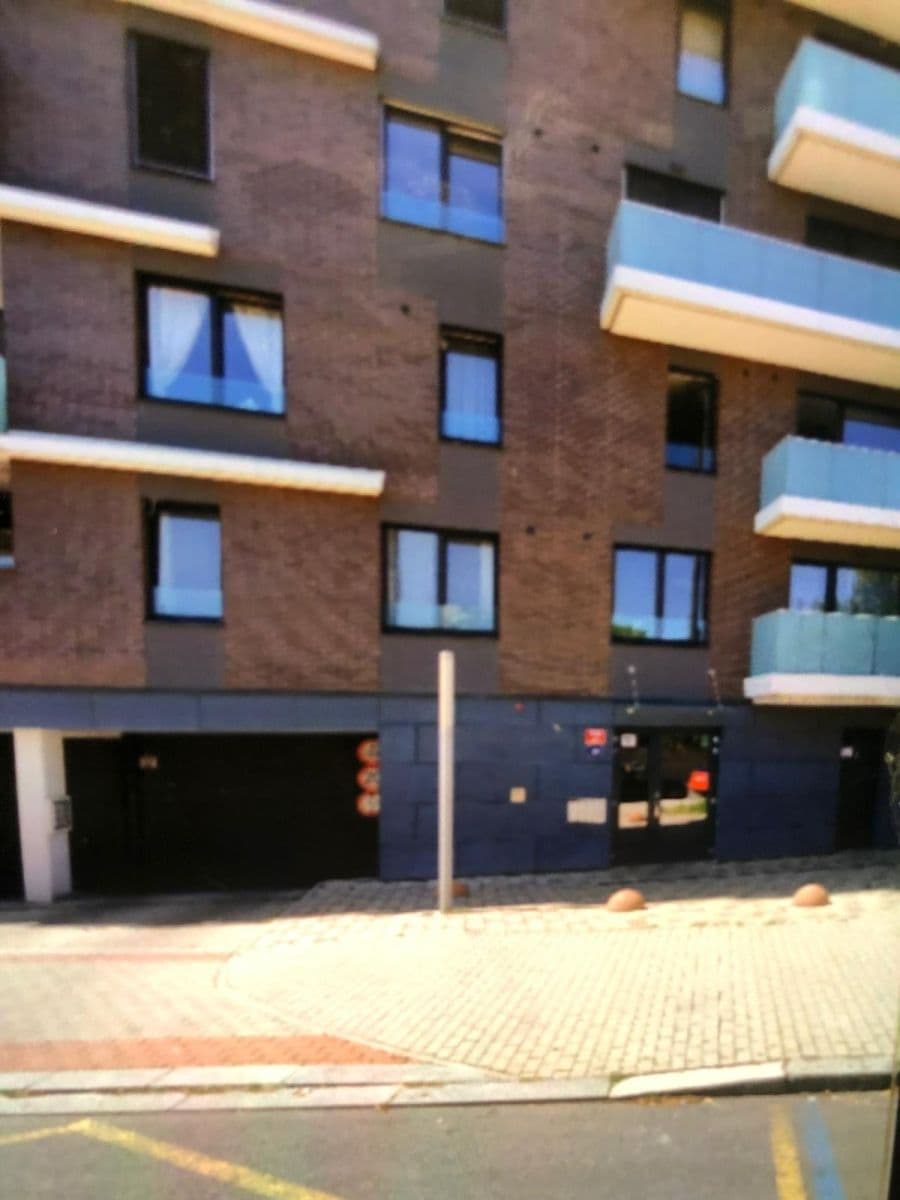 Prenájom garáže 15 m², Nekvasilova, Praha, Praha Prenájom garáže 15 m², Nekvasilova, Praha, Praha