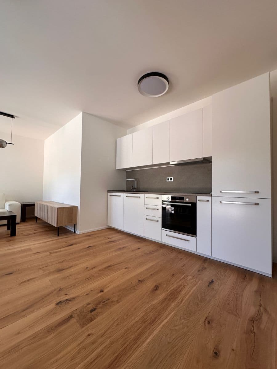 Prenájom bytu 2-izbový 52 m², U Komína, Praha, Praha Prenájom bytu 2-izbový 52 m², U Komína, Praha, Praha