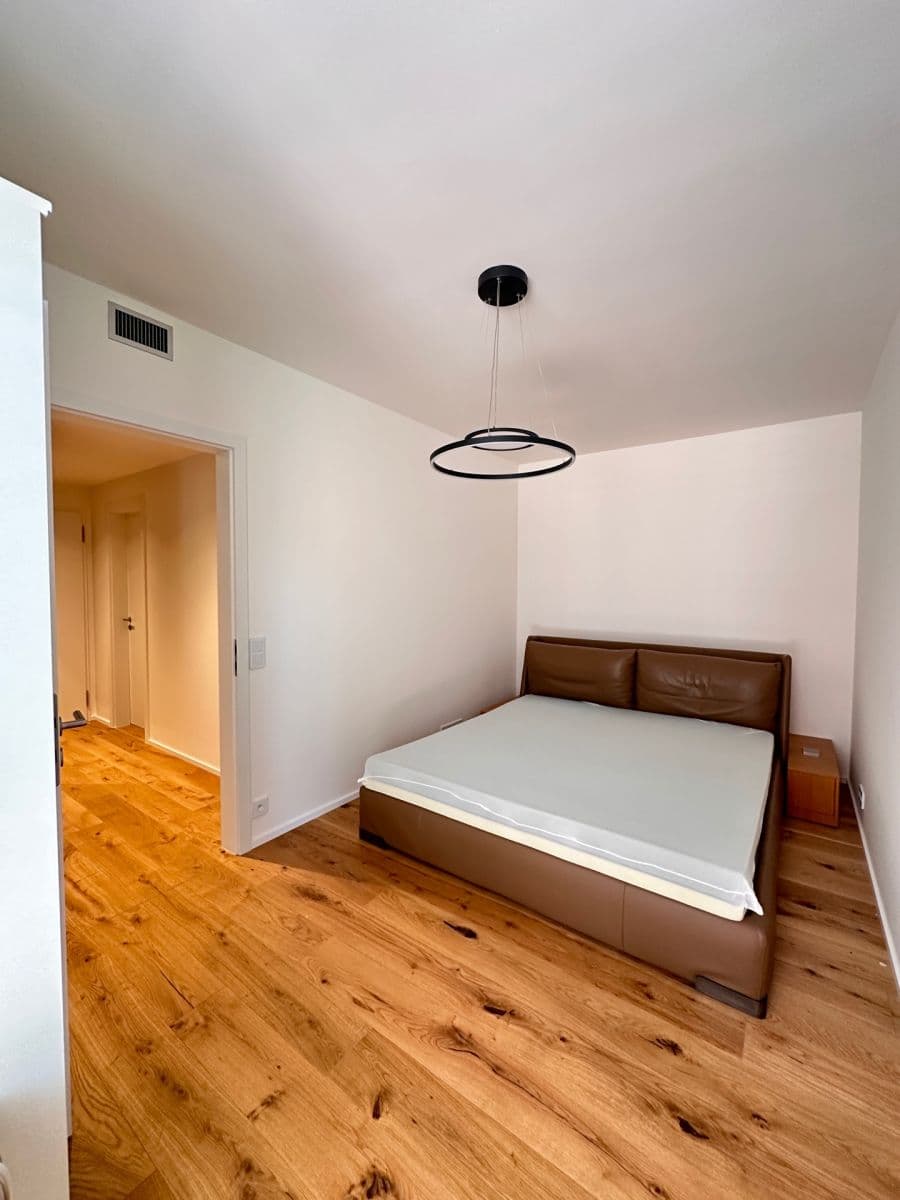 Prenájom bytu 2-izbový 52 m², U Komína, Praha, Praha Prenájom bytu 2-izbový 52 m², U Komína, Praha, Praha
