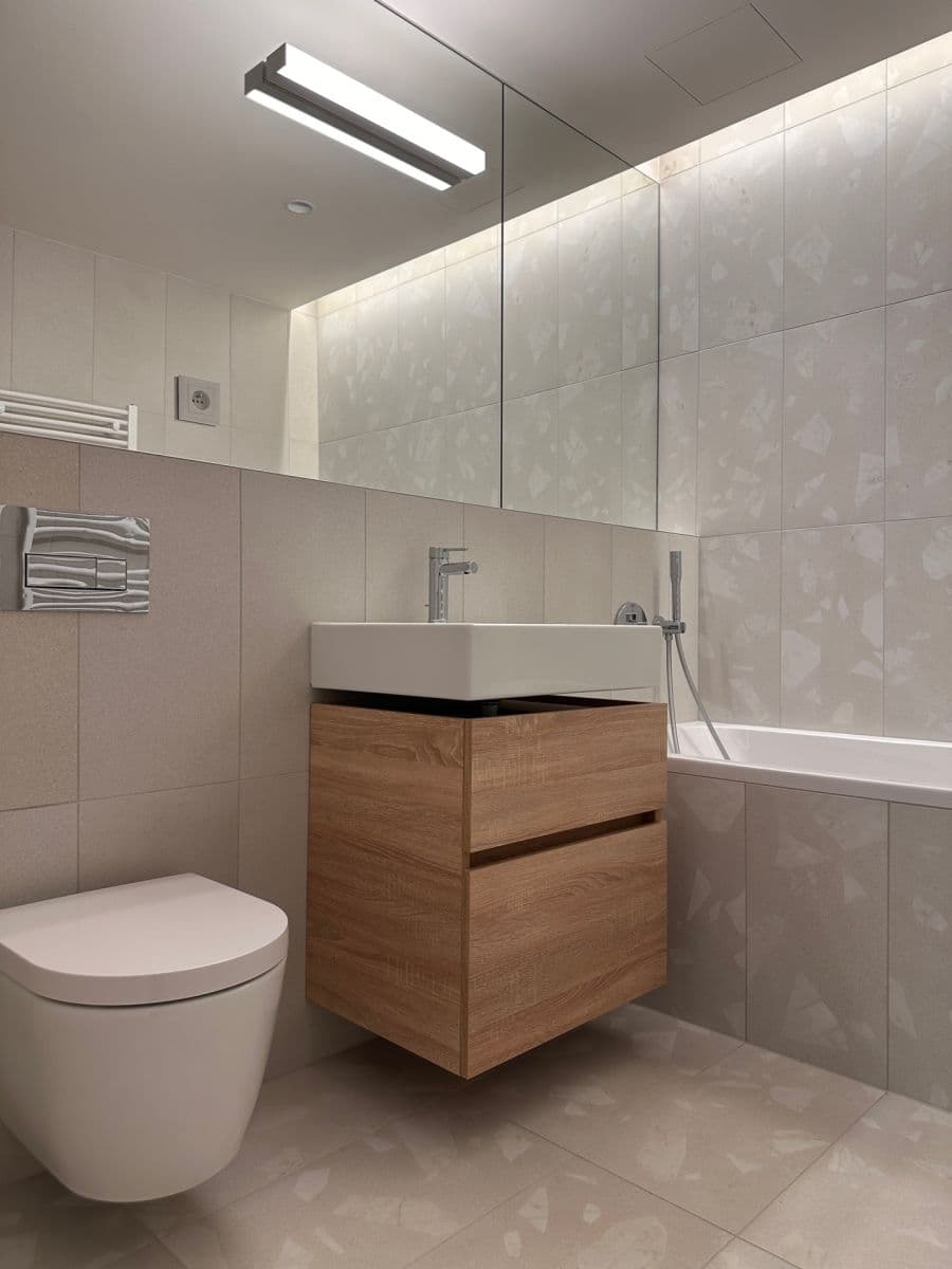 Prenájom bytu 2-izbový 52 m², U Komína, Praha, Praha Prenájom bytu 2-izbový 52 m², U Komína, Praha, Praha