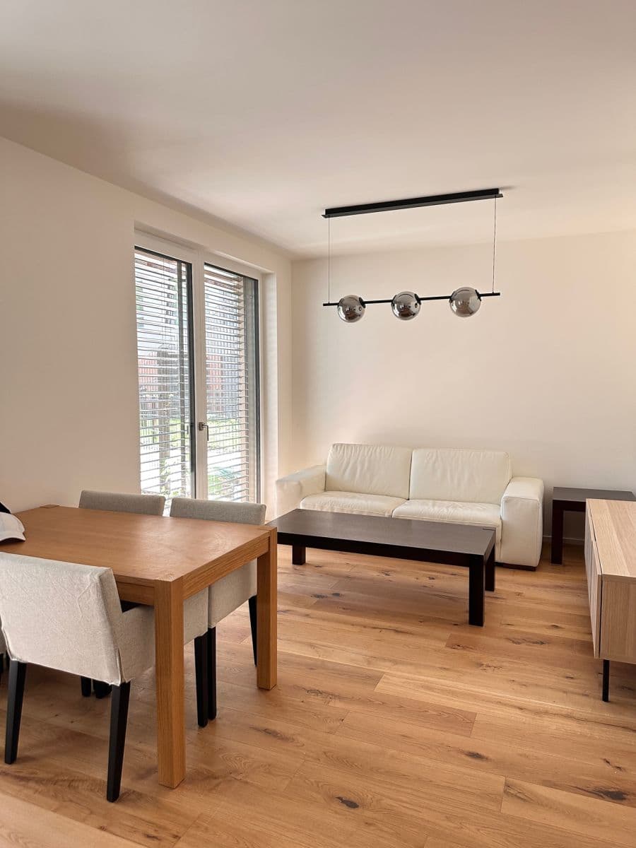 Prenájom bytu 2-izbový 52 m², U Komína, Praha, Praha Prenájom bytu 2-izbový 52 m², U Komína, Praha, Praha