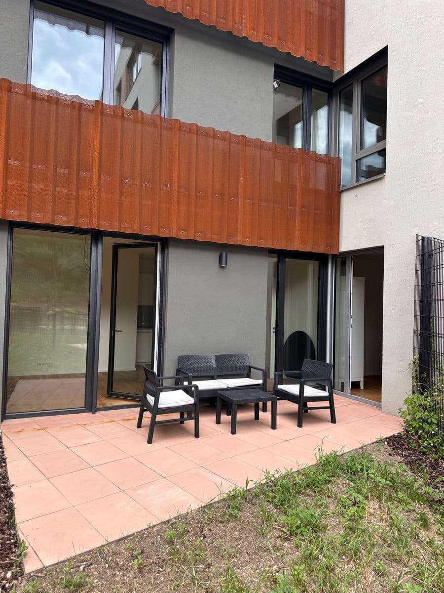 Prenájom bytu 2-izbový 52 m², U Komína, Praha, Praha Prenájom bytu 2-izbový 52 m², U Komína, Praha, Praha