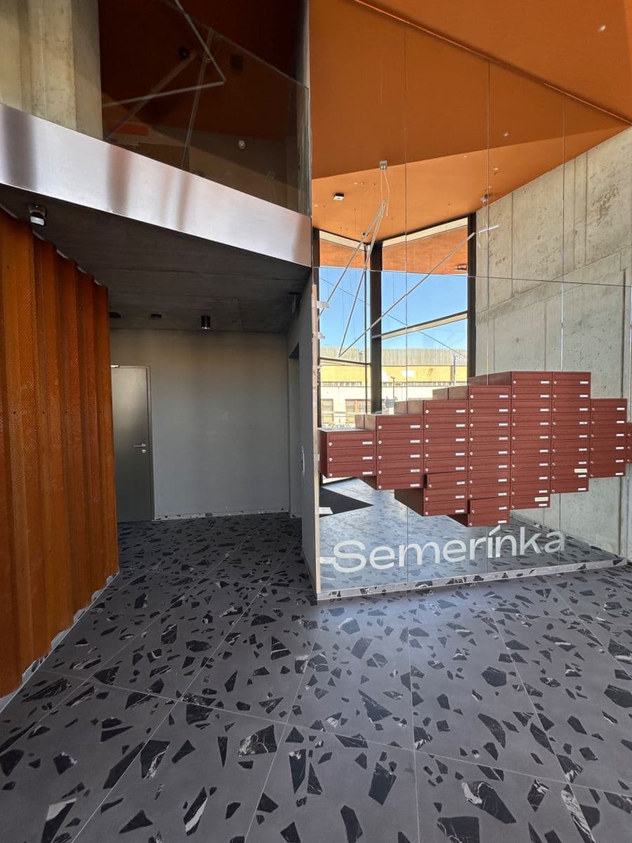 Prenájom bytu 2-izbový 52 m², U Komína, Praha, Praha Prenájom bytu 2-izbový 52 m², U Komína, Praha, Praha