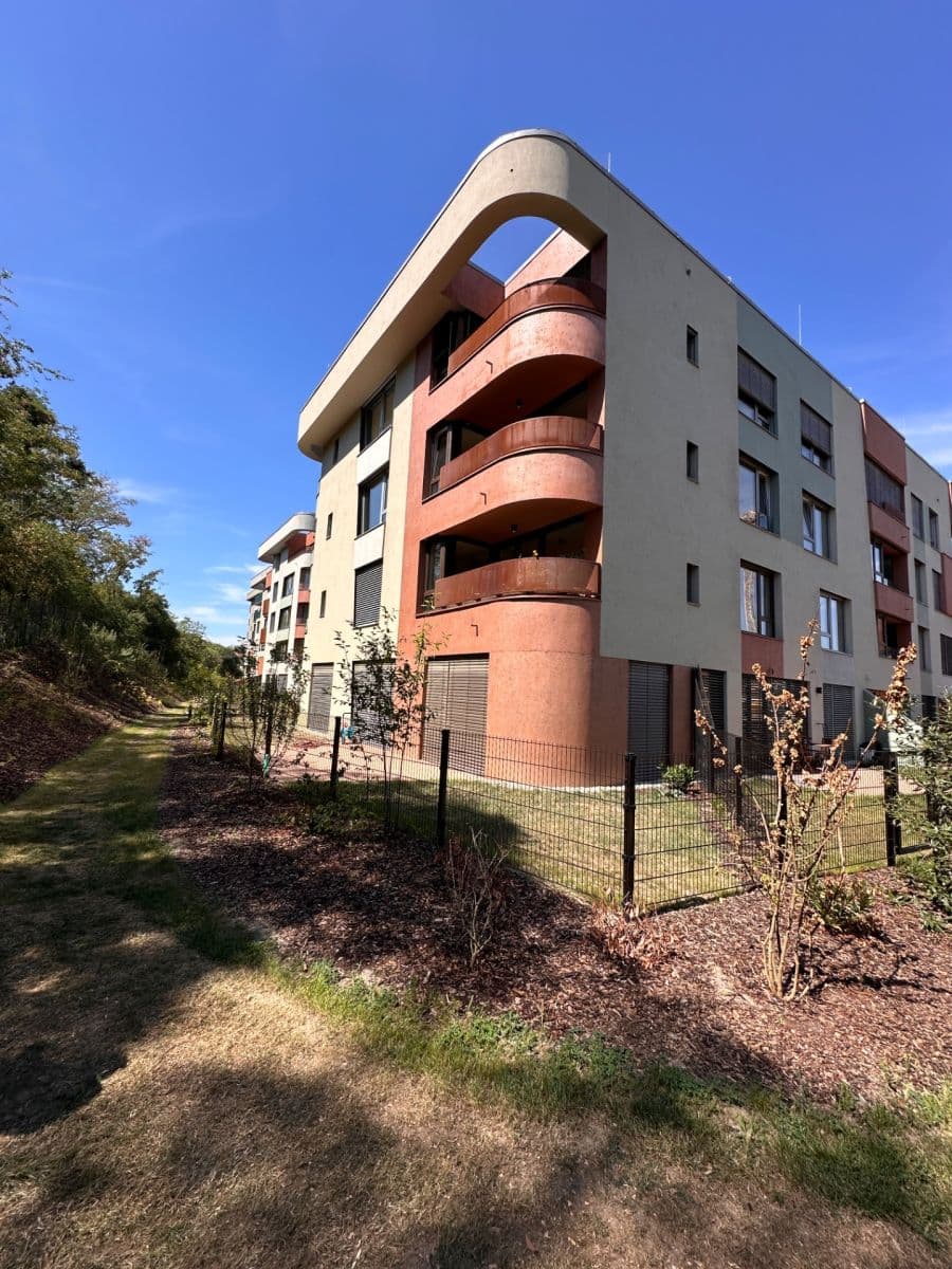 Prenájom bytu 2-izbový 52 m², U Komína, Praha, Praha Prenájom bytu 2-izbový 52 m², U Komína, Praha, Praha