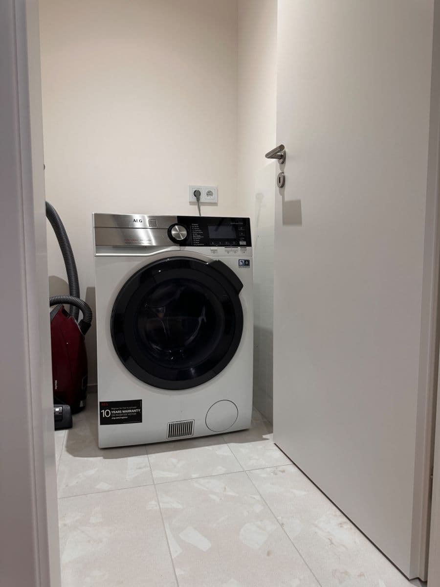 Prenájom bytu 2-izbový 52 m², U Komína, Praha, Praha Prenájom bytu 2-izbový 52 m², U Komína, Praha, Praha