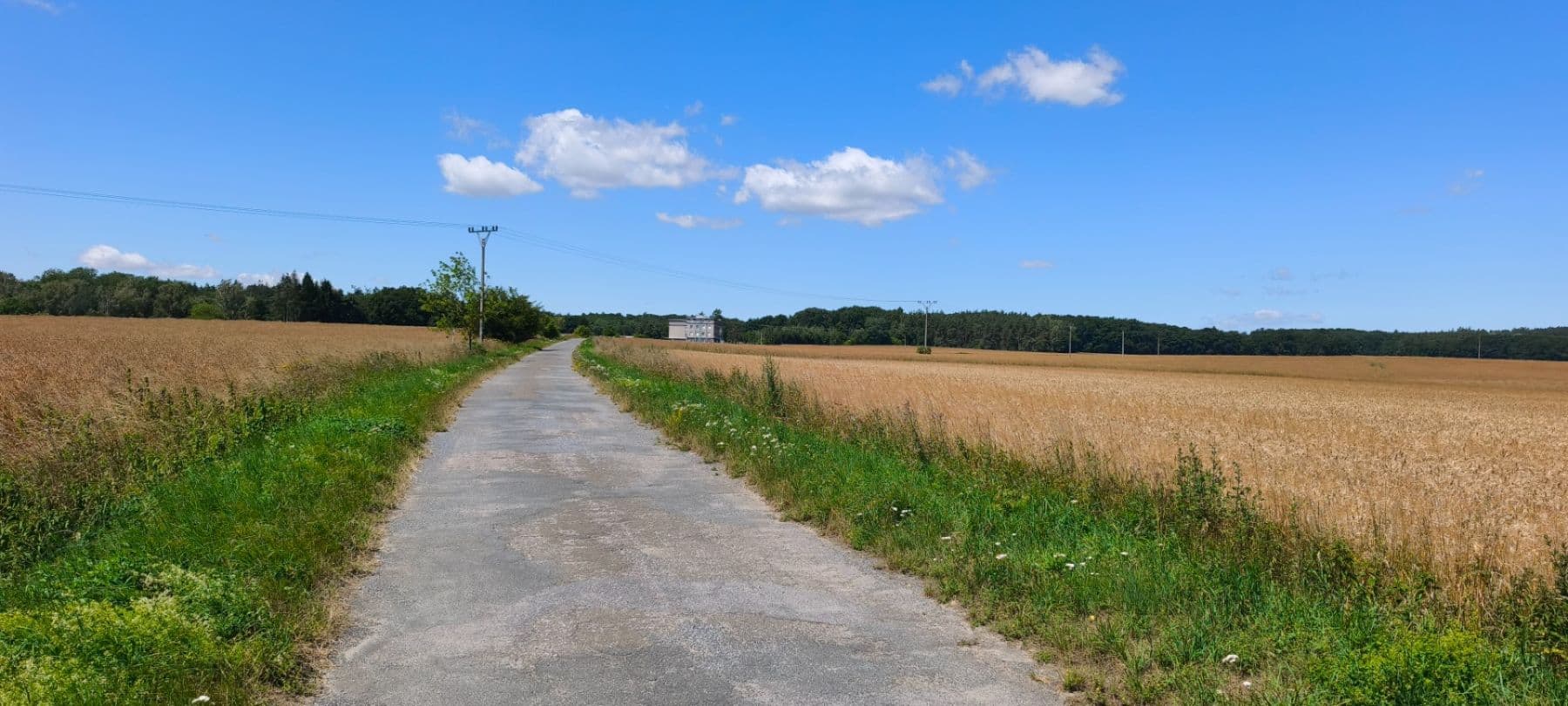 Predaj pozemku 1.608 m², Ujkovice, Středočeský kraj Predaj pozemku 1.608 m², Ujkovice, Středočeský kraj