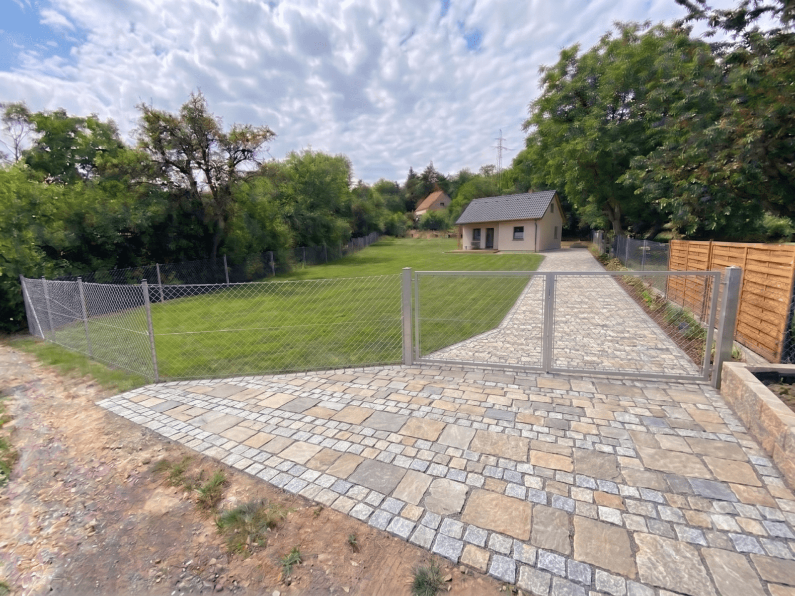 Predaj pozemku 889 m², Smečno, Středočeský kraj Predaj pozemku 889 m², Smečno, Středočeský kraj