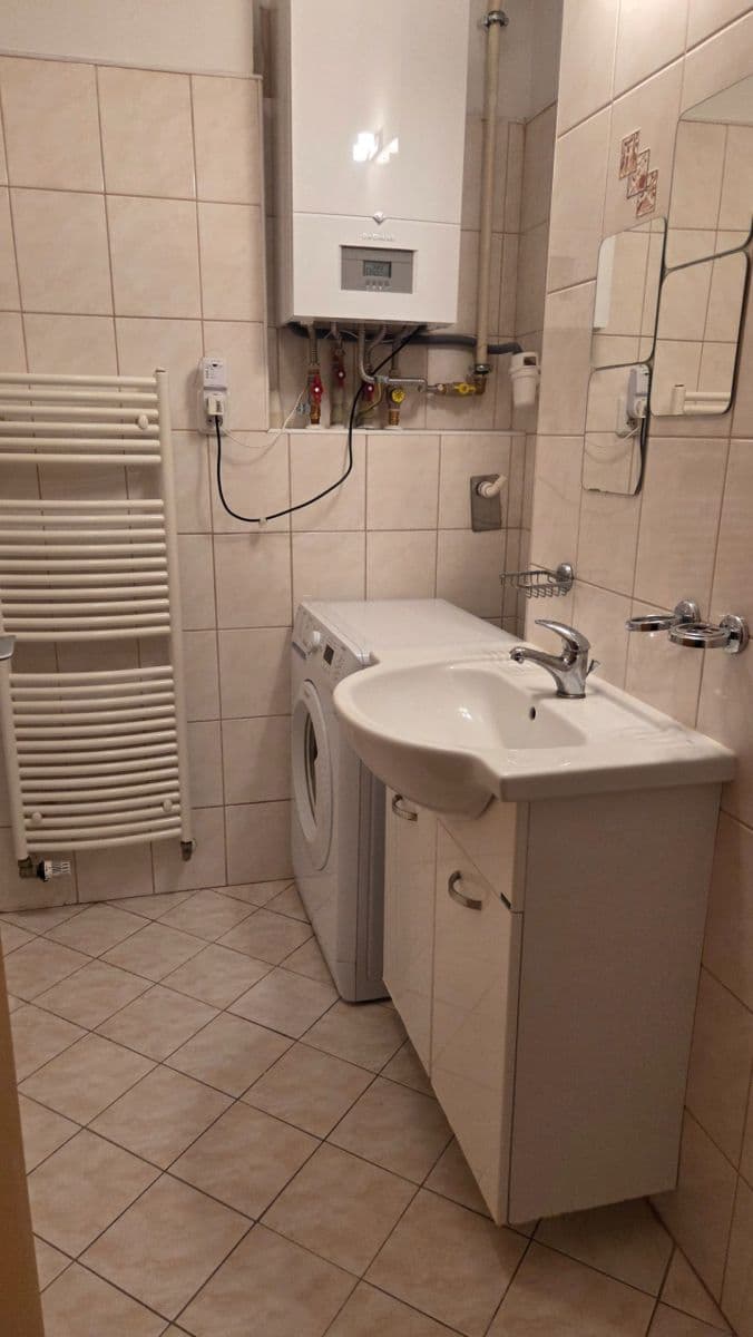 Prenájom bytu 3-izbový 79 m², Račiněveská, Praha, Praha Prenájom bytu 3-izbový 79 m², Račiněveská, Praha, Praha