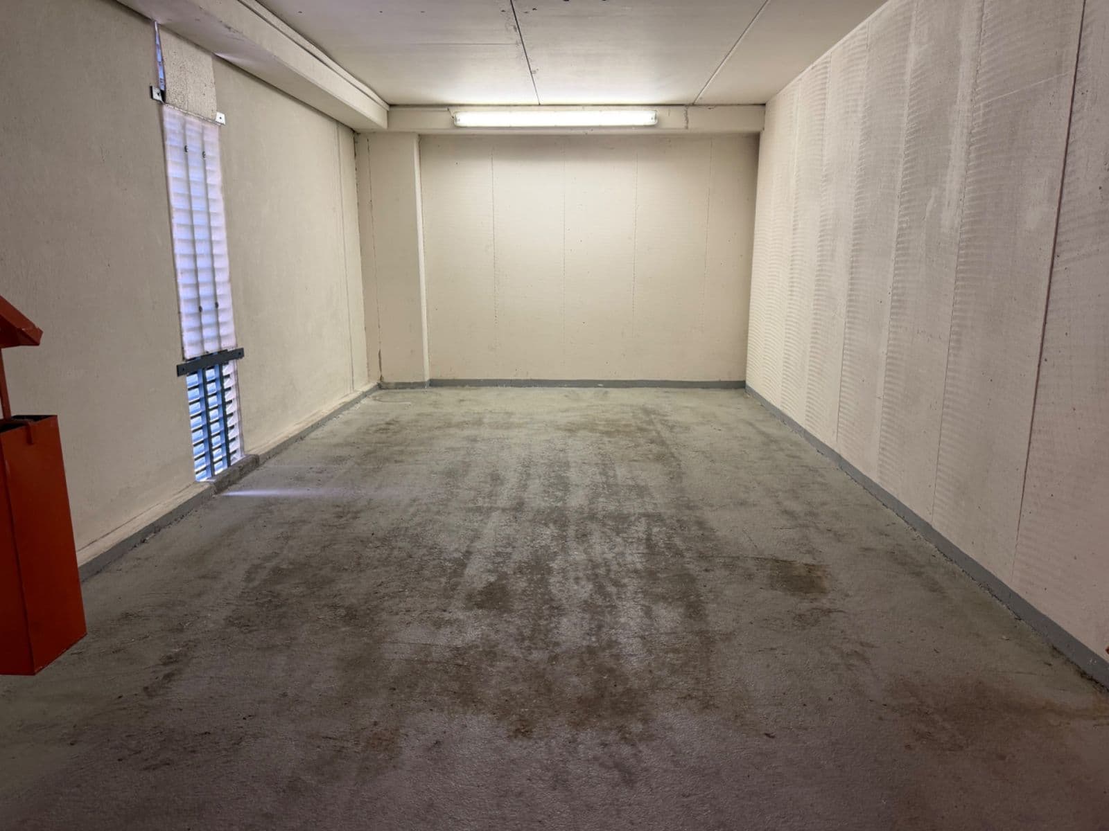 Prenájom garáže 19 m², Praha, Praha Prenájom garáže 19 m², Praha, Praha
