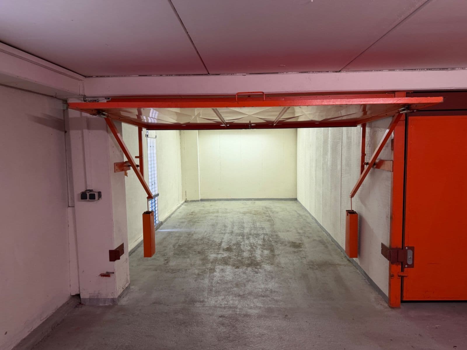 Prenájom garáže 19 m², Praha, Praha Prenájom garáže 19 m², Praha, Praha