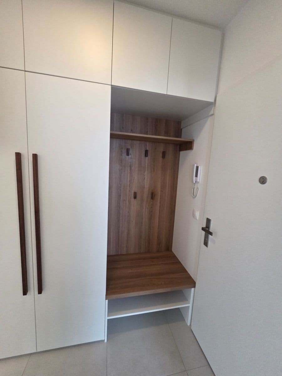 Prenájom bytu 2-izbový 57 m², Pod Krocínkou, Praha, Praha Prenájom bytu 2-izbový 57 m², Pod Krocínkou, Praha, Praha