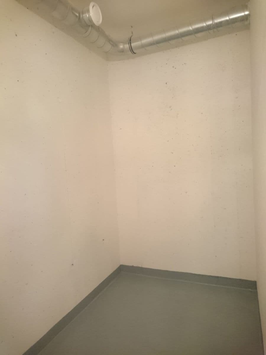 Prenájom bytu 3-izbový 80 m², Hlučkova, Praha, Praha Prenájom bytu 3-izbový 80 m², Hlučkova, Praha, Praha