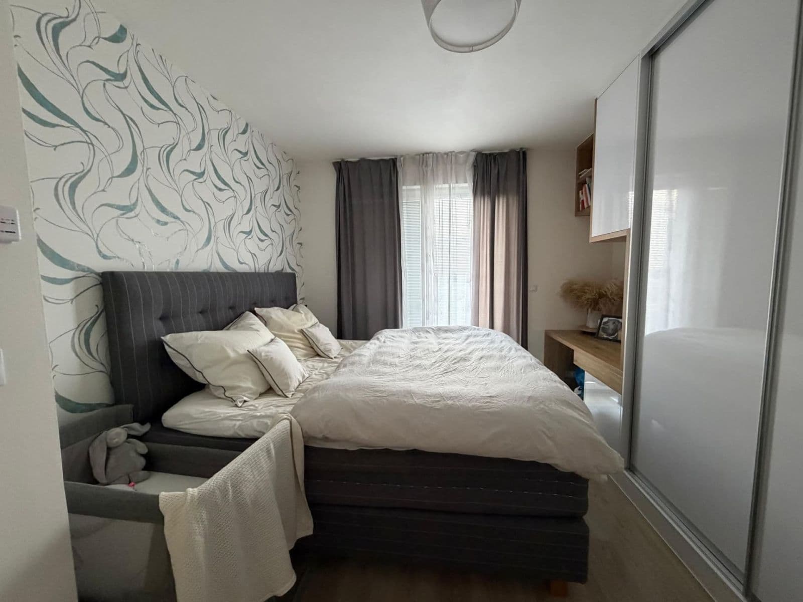 Prenájom bytu 3-izbový 80 m², Hlučkova, Praha, Praha Prenájom bytu 3-izbový 80 m², Hlučkova, Praha, Praha