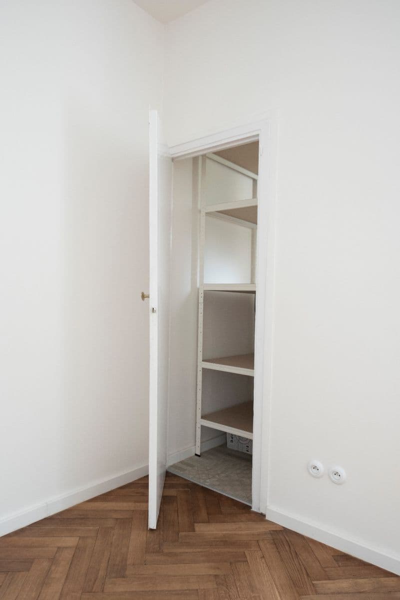 Prenájom bytu 1-izbový 30 m², Zemědělská, Praha, Praha Prenájom bytu 1-izbový 30 m², Zemědělská, Praha, Praha