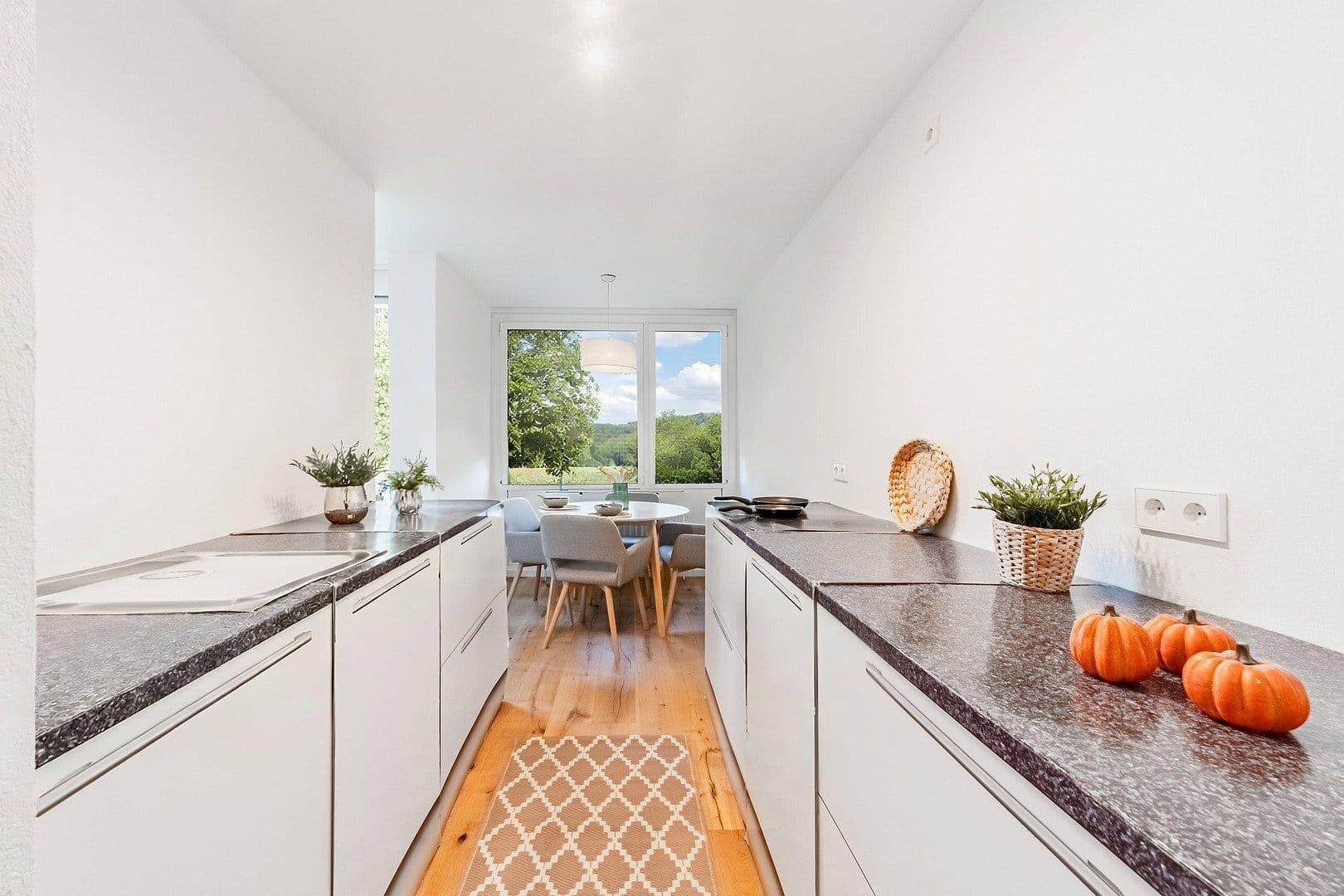 Prenájom bytu 2-izbový 69 m², Stuttgart, Bádensko-Wurttembersko Prenájom bytu 2-izbový 69 m², Stuttgart, Bádensko-Wurttembersko
