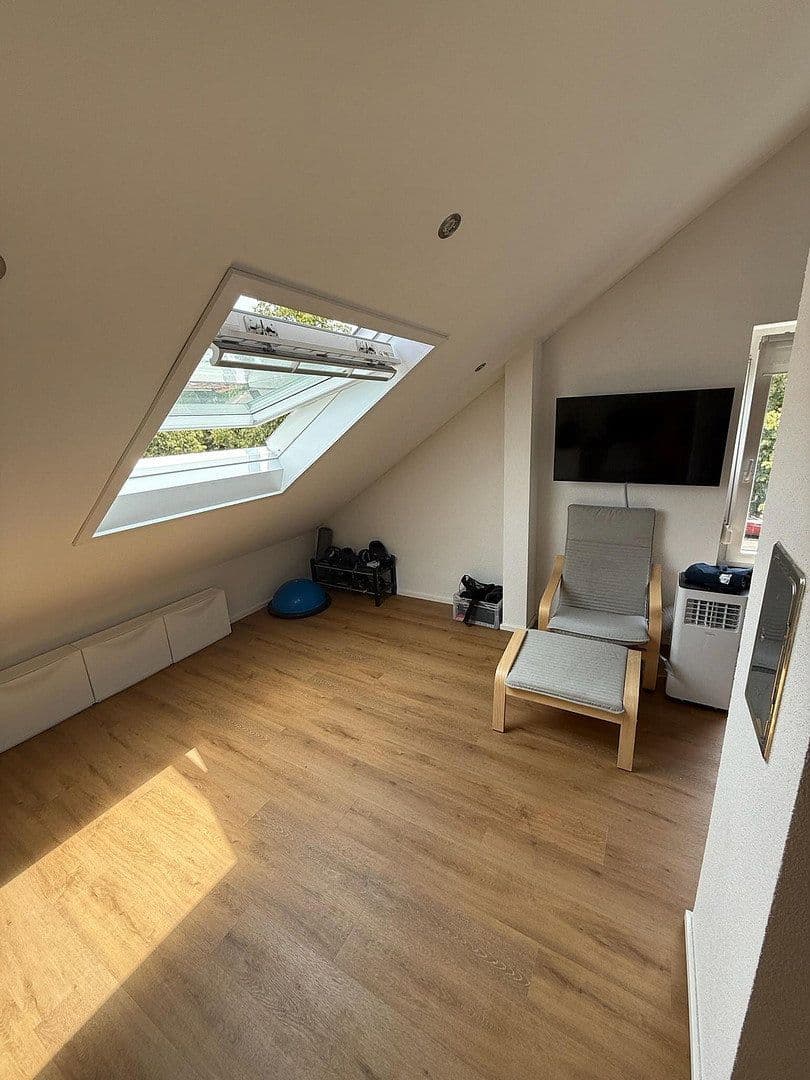 Prenájom bytu 4-izbový 103 m², Schwäbisch Gmünd, Bádensko-Wurttembersko Prenájom bytu 4-izbový 103 m², Schwäbisch Gmünd, Bádensko-Wurttembersko