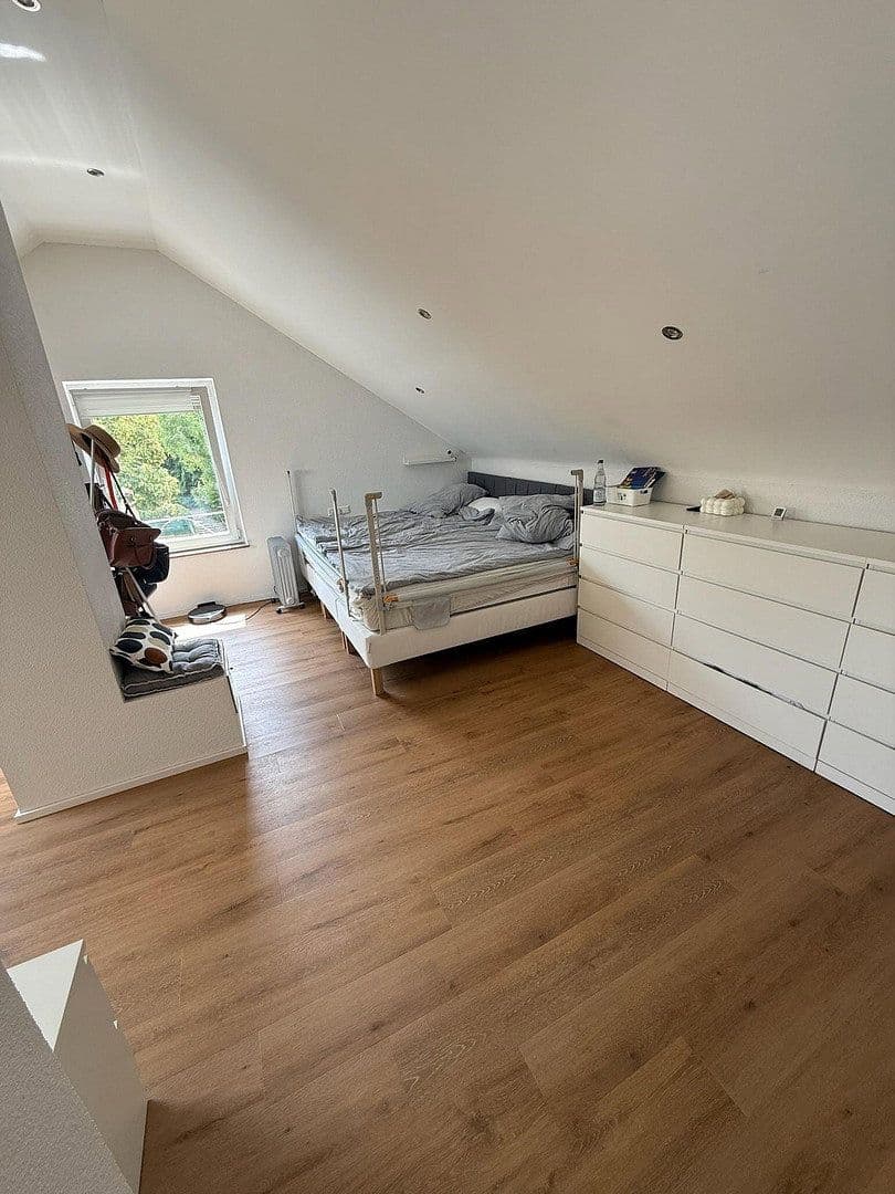 Prenájom bytu 4-izbový 103 m², Schwäbisch Gmünd, Bádensko-Wurttembersko Prenájom bytu 4-izbový 103 m², Schwäbisch Gmünd, Bádensko-Wurttembersko