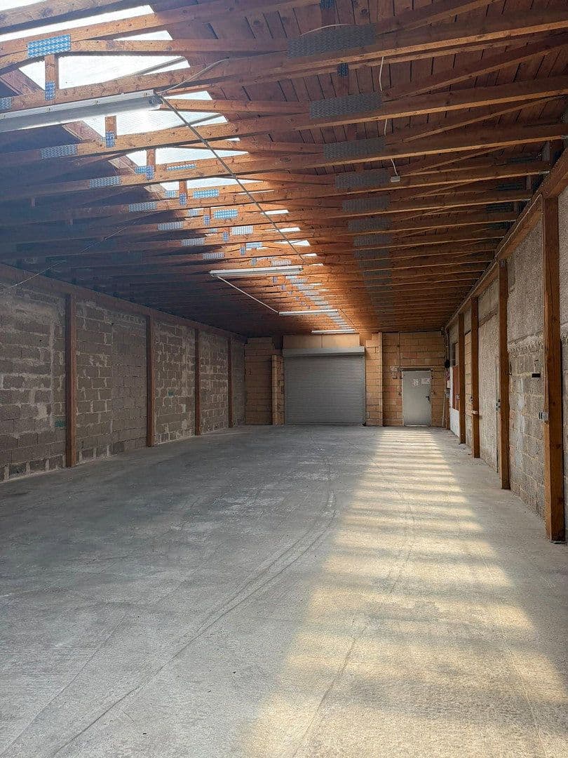 Prenájom nebytového priestoru 200 m², Licherstrasse 7a, Buseck, Hesensko Prenájom nebytového priestoru 200 m², Licherstrasse 7a, Buseck, Hesensko
