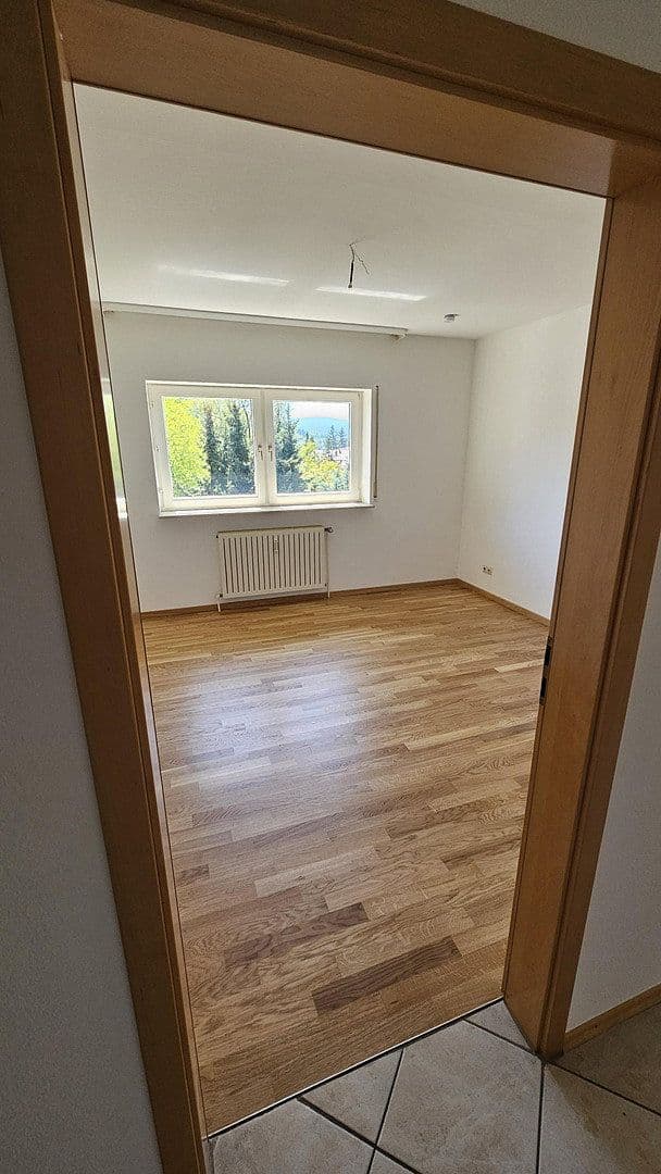 Prenájom bytu 4-izbový 112 m², Baden-Baden, Bádensko-Wurttembersko Prenájom bytu 4-izbový 112 m², Baden-Baden, Bádensko-Wurttembersko
