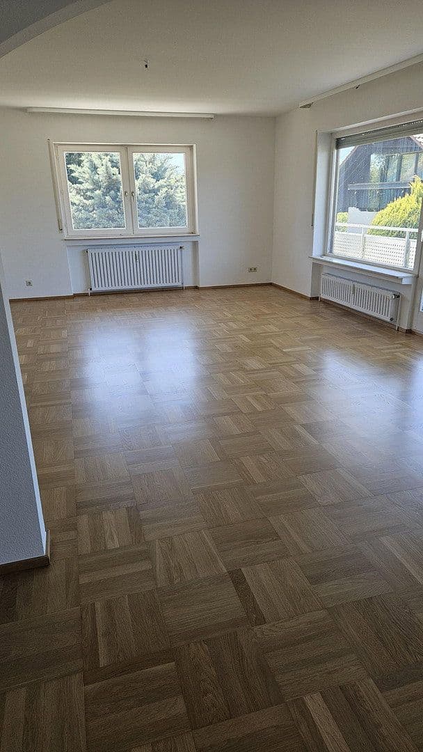 Prenájom bytu 4-izbový 112 m², Baden-Baden, Bádensko-Wurttembersko Prenájom bytu 4-izbový 112 m², Baden-Baden, Bádensko-Wurttembersko