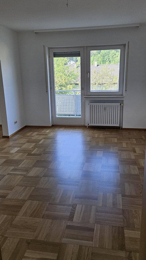 Prenájom bytu 4-izbový 112 m², Baden-Baden, Bádensko-Wurttembersko Prenájom bytu 4-izbový 112 m², Baden-Baden, Bádensko-Wurttembersko